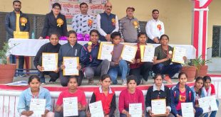 चंद्रिका देवी इंटर कॉलेज के स्पोर्ट्स फील्ड में खेल कार्यक्रम का आयोजन