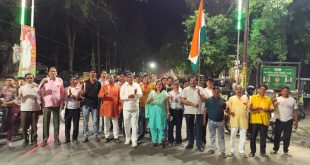 कश्मीर के पहलगाम में मारे गए निर्दोषों को श्रद्धांजलि देने के लिए नगर पालिका अध्यक्ष अबरार अहमद के नेतृत्व में सभासदों एवं कर्मचारियों ने कैंडल मार्च निकालकर गहरा शोक प्रकट किया
