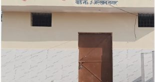 बाराबंकी में लाखों की लागत से बना शौचालय बंद, लोग खुले में शौच को मजबूर