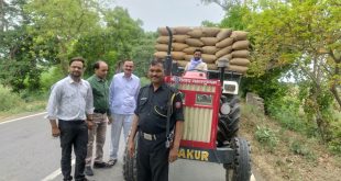 एसडीएम राशि कृष्णा के निर्देश पर बिसौली मंडी सचिव ने सचल दल के साथ सघन चेकिंग अभियान चलाकर लकड़ी के ट्रक व डीसीएम के साथ गेहूं की ट्रैक्टर ट्राली को पकड़ कर 50 हजार रुपए का राजस्व बसूला