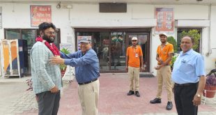 नगर के ए.आर. फिलिंग सेंटर पर इंडियन ऑयल बदायूं एरिया के नए विक्रय अधिकारी अक्षत सहाय का भव्य स्वागत किया