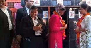 बदायूं: शिव मंदिर में दो सहेलियों ने रचाई अनोखी शादी, वरमाला डाल रचाया इतिहास