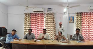शुक्रवार को राजस्व कार्यों की प्रगति बढ़ाने के लिए एसडीएम राशि कृष्णा ने राजस्व निरीक्षक एवं लेखपालों की बैठक ली