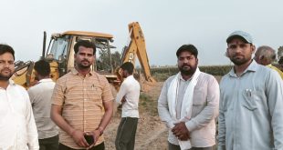 एंटी भू माफिया टीम ने ग्राम पुरोहित खेड़ा में खाद के गड्ढे की भूमि से फसल को कटवाकर कब्जा मुक्त कराया