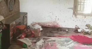 गोंडा: पत्नी को प्रेमी के साथ आपत्तिजनक हालत में देख पति ने फावड़े से किया हमला, प्रेमी की मौत