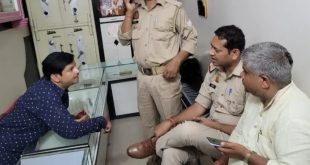 बदायूं में मिर्ची गैंग का कहर: सर्राफा दुकान से दो सोने की चेन लूटकर फरार