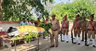 बदायूं: हेड कांस्टेबल की अंतिम सलामी में लापरवाही, दो पुलिसकर्मी निलंबित