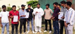 छः साल की बच्ची का सरकारी स्कूल में कलावा उतरवाया और तिलक मिटाया. युवा मंच संगठन का कड़ा विरोध