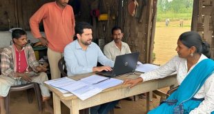 ग्रामीणों की बैकिंग सेवाआंे को आसान बना रहीं बीसी सखियां