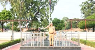 वरिष्ठ पुलिस अधीक्षक डॉ0 बृजेश कुमार सिंह” द्वारा पुलिस लाइन में साप्ताहिक शुक्रवार परेड की सलामी
